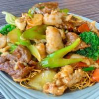 香港煎面Hong Kong Style Pan-Fried Noodle · Hong Kong Style Pan-Fried Noodle with beef,shrimp and chicken.