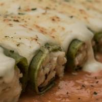 Chicken Cannelloni · Spinach pasta tubes filled with chicken, ricotta & mozzarella with rosa sauce