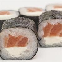Hossomaki Salmon · Roll of rice with seaweed on the outside stuffed with salmon, cucumber and chives / Roll de ...