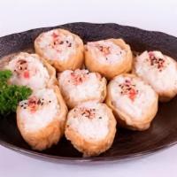 Inari Salmon · Inarizushi with rice and small pieces  of salmon andcream cheese. de arroz com recheio de sa...