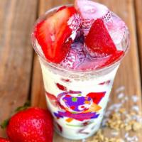 Fresas con Crema / Strawberries with Cream · Postre mexicano, Fresas frescas con crema dulce /
 Mexican dessert made from fresh sliced st...