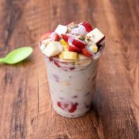 Yogurt con Fruta / Yogurt with Fruits · Yogurt con mango, fresa, y manzana fresca / Homemade yogurt with fresh cut mango, strawberry...