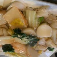Seafood Chow Fun · Comes with Mix Veggies, Fish Ball, Fish Cake, Shrimp, and Scallops** Scallops based on avail...