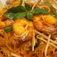 31. Pad Thai · Pan fried Thai noodle with egg, green onion, bean sprout and ground peanut in homemade-Pad T...