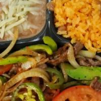 Bistec ranchero / Steak Ranchero · Pimientos morrones, cebolla, jalapeño. / Bell peppers, onion, jalapeño