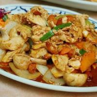 Cashew Nuts Chicken  · Sautéed with fresh chopped garlic, mushrooms, carrots, onions and toasted cashew nuts.