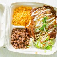 Mole Enchiladas · Tres enchiladas de pollo bañadas con mole rojo, arroz, frijoles y ensalada al lado (Three ch...