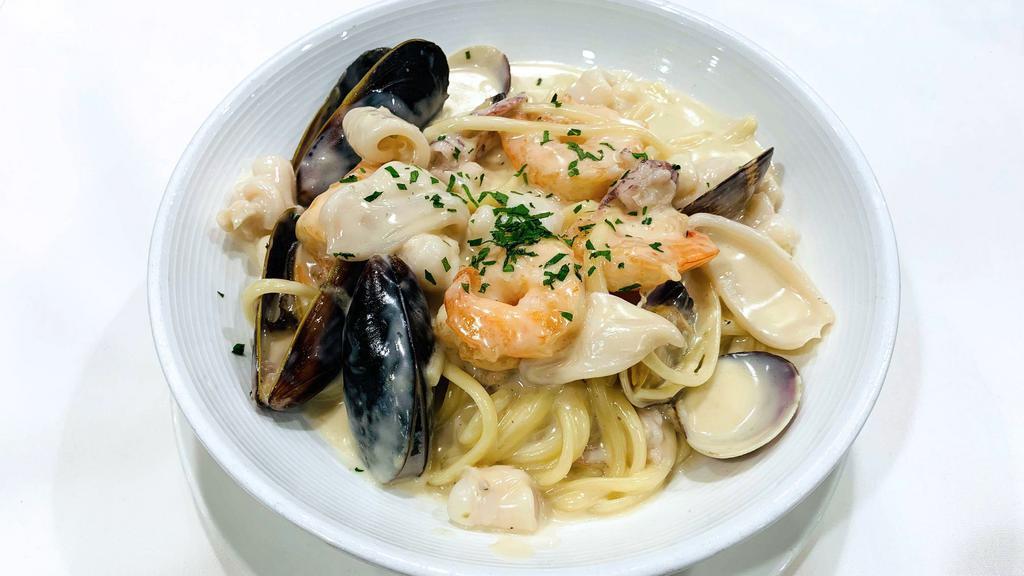 Seafood Pasta · Mussels. Clams. Shrimps. Salmon(choice Tomato Sauce or Pink Sauce or Creamy Sauce)