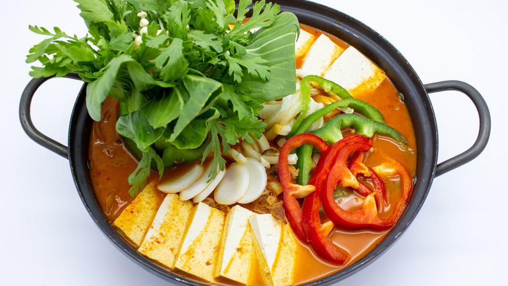 Kimchijeongol (김치 전골) · Pickled vegetables (kimchi) cooked in casserole.