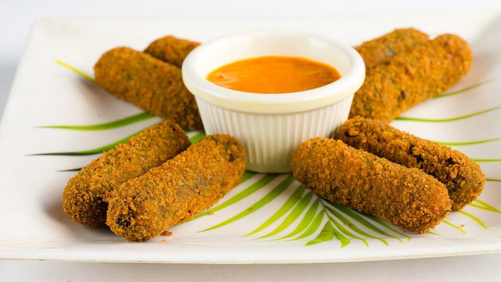 Spinach Rolls- 8 pcs · Delhi diner special. Fresh spinach greens and paneer cheese rolled into a delicious snack. Must try! Served with homemade roasted tomato chilly chutney.