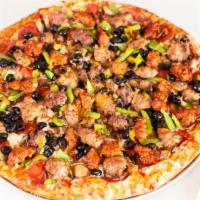 Combo Pizza · Pepperoni, sausage, beef, mushrooms, onions, and green peppers.