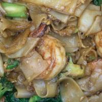 Pad See Ew ผัดซีอิ้ว · Stir fried flat rice noodle with black sweet soy - sauce mixed with egg, broccoli on wok.