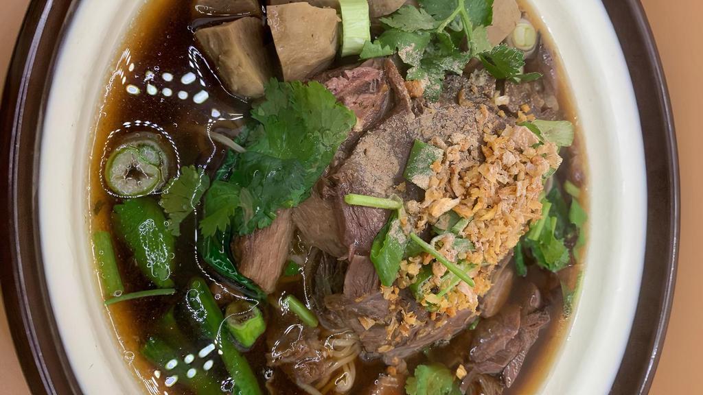 Stew beef Noodle soup ก๋วยเตี๋ยวเนื้อตุ๋น · Slow cooked beef , bean sprout , Chinese broccoli , cilantro , Garlic in thai style soup with choice of noodle .