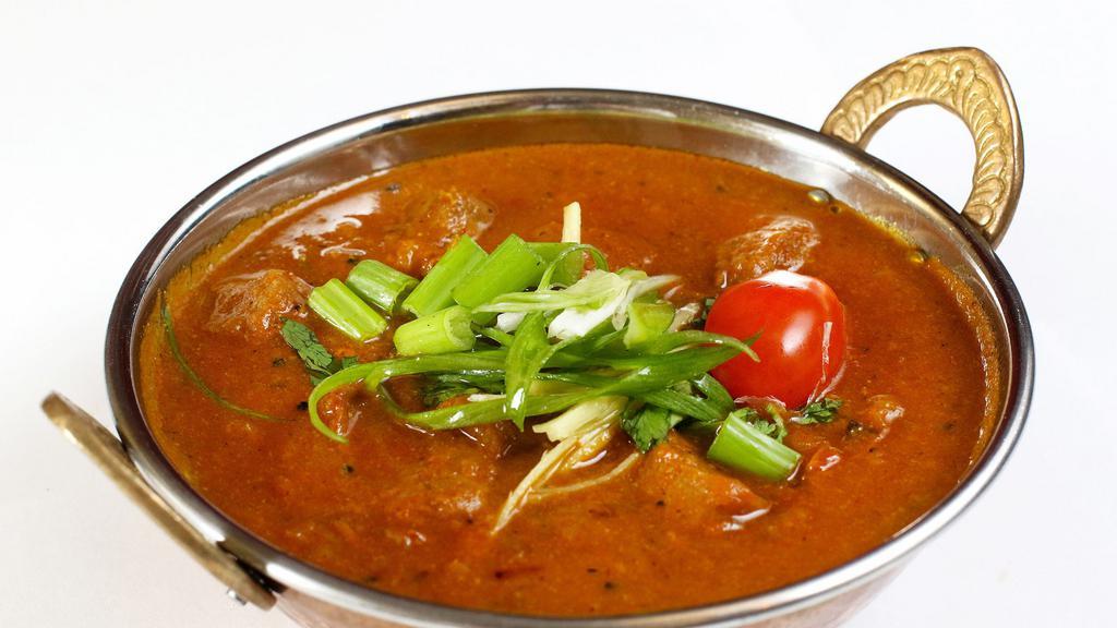 Tawa murgh karahi · Free range chicken boneless cooked with onion and tomatoes garlic ang turmeric