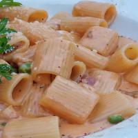 Paccheri San Giovanella · Light tomato cream sauce, mushrooms, peas, pancetta, ground nutmeg
