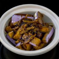 6052. Szechwan Style Eggplants with Minced Pork & Garlic · Served in a clay pot.