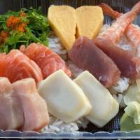 Chirashi · 8 pieces sashimi, wakame salad, tobiko, sushi rice.