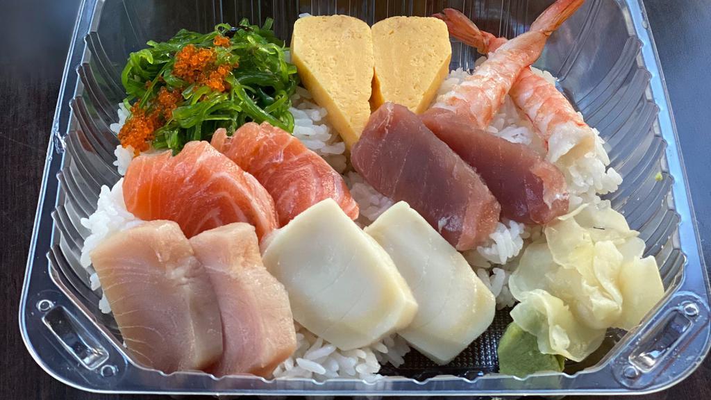 Chirashi · 8 pieces sashimi, wakame salad, tobiko, sushi rice.