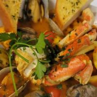 ❤️Cioppino · Clams, mussels, shrimp, calamari and crab legs in a saffron-marinara broth.
***Served with g...