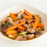Pad-gra-tiem-prig-tai · Vegetarian. Sautéed garlic, onions, carrots & shiitake mushrooms.