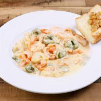 Tortellini Georgio · Tri color Tortellini & Shrimp in cream and Parmigiano cheese sauce