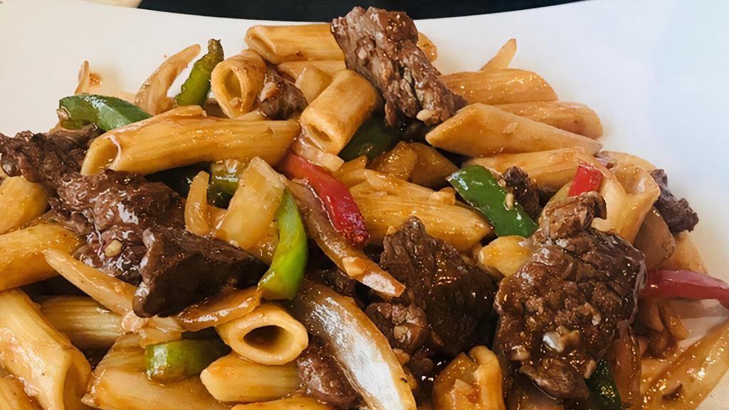 Nui Xào Bò · Sweet and sour beef pasta