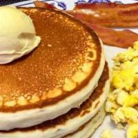 Pancakes y Huevo · Three delicious pancakes with one egg (any style) and your choice of tasty ham or bacon.