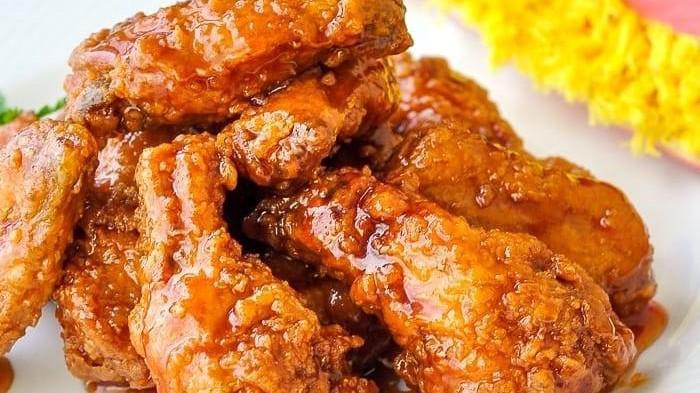 15 Chicken Wings · Crispy and juicy chicken wings with your choice of sauce!
