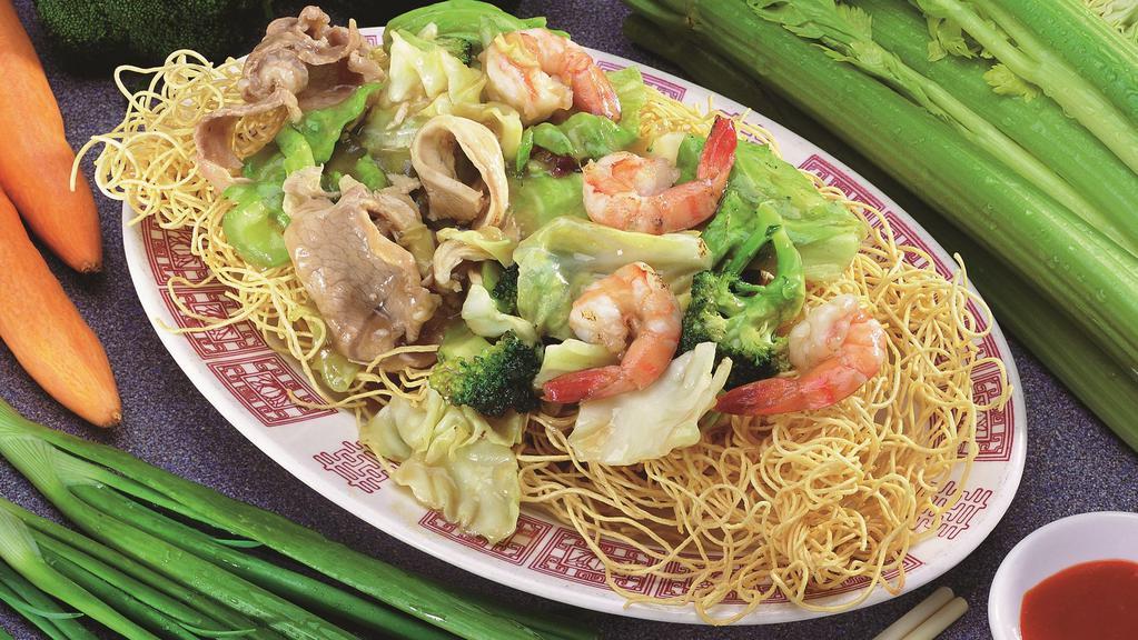 #23. Mi Xao Don Thap Cam · Combination crispy fried noodles