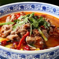 Sichuan Style Boiled Beef Pot Clay Pot Rice · 川香水煮牛肉煲仔饭
Cơm Niêu Bò Tứ Xuyên