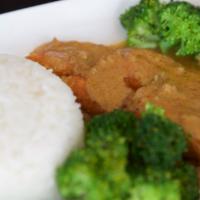 F09. Deep Fried Salmon · deep fried salmon topped with red curry and peanut sauce.