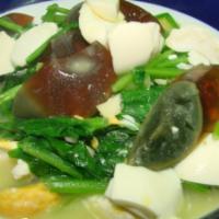 Spinach & Preserved Eggs in Broth · 金银蛋上汤菠菜