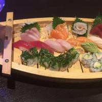 Lover boat · 8pcs nigiri 12pcs sashimi 1 california roll ,1 shrimp tempura Roll&1 green dragon Roll