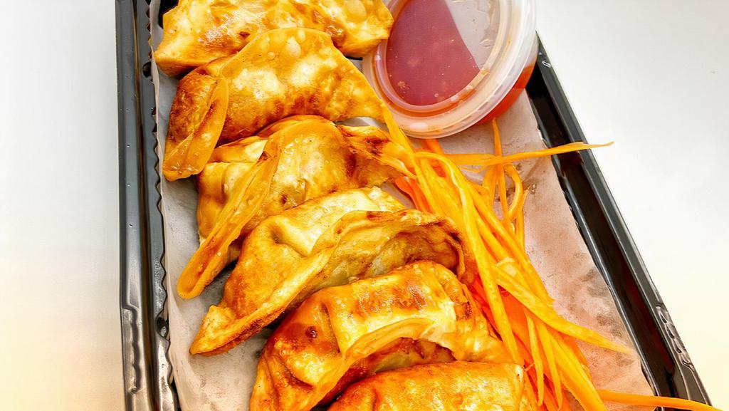 Pot Sticker · Served with sweet and sour sauce.
(Vegetable and Chicken Pot Sticker)