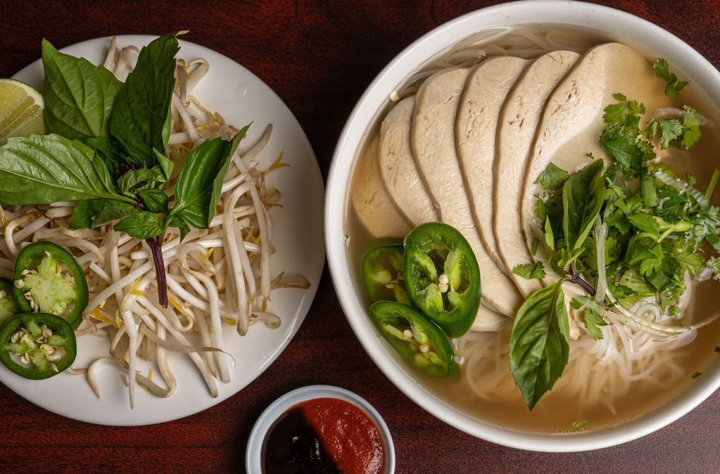 P9. Chicken Noodle Soup / Phở g · 