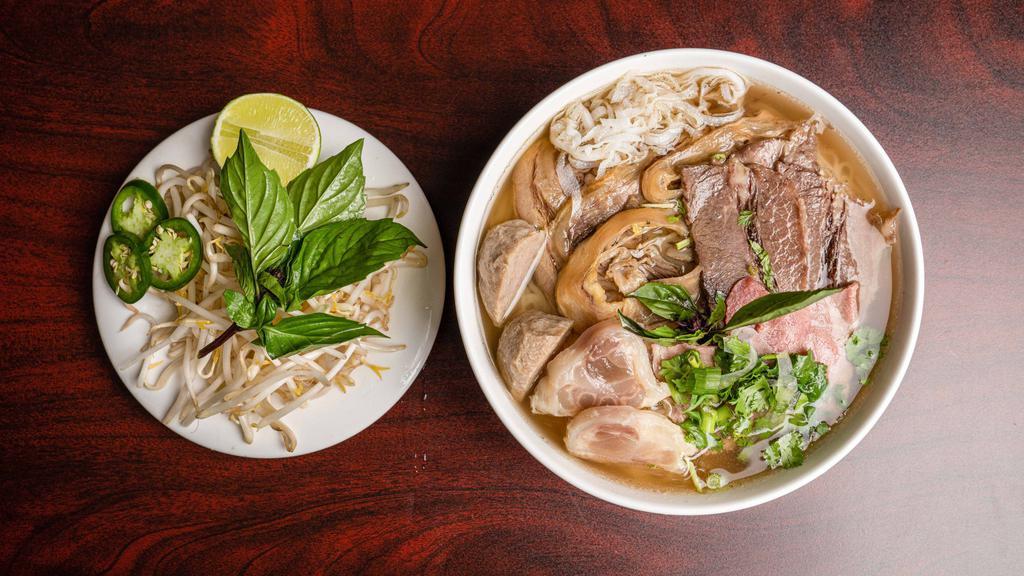 P2. Special Combination Beef Noodle Soup / Phở bò đặc biệt · Rare steak, well-done flank, well-done brisket, soft tendon, tripe, crunchy flank, beef meatballs.
