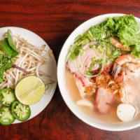 H4. Yellow Noodle Soup / Mì nước đặc biệt · With jumbo prawn, pork, squid and fish ball.
