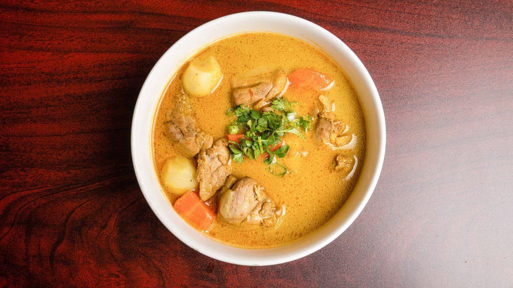 C6. Curry Chicken / Cơm cà ri ga · Over steamed rice.