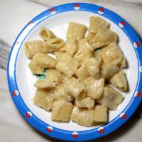 Kid Pasta Butter & Cheese · Short rigatoni Pasta with butter and Parmesan cheese