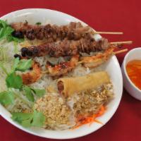 Grilled Beef with Shrimp Dry Vermicelli Noodle · Bun bo nuong voi tom nuong.