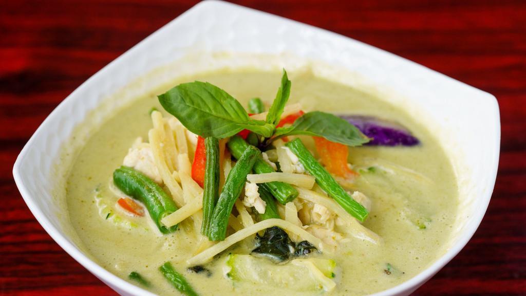 99. Gang Pak (Coconut Curry) · Hot. Choice of yellow, red or green curry with assorted vegetables and soft tofu.