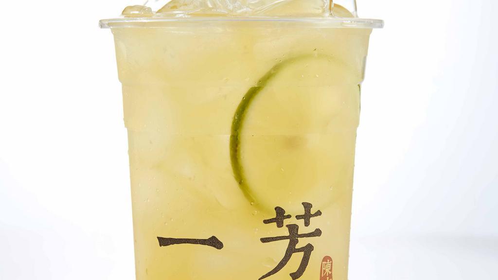Lemon Mountain Tea 九如檸檬青 · Songboling Mountain Tea mixes with freshly squeezed lemon juice and lemon slice. *Recommend regular ice & 70% sugar or more
