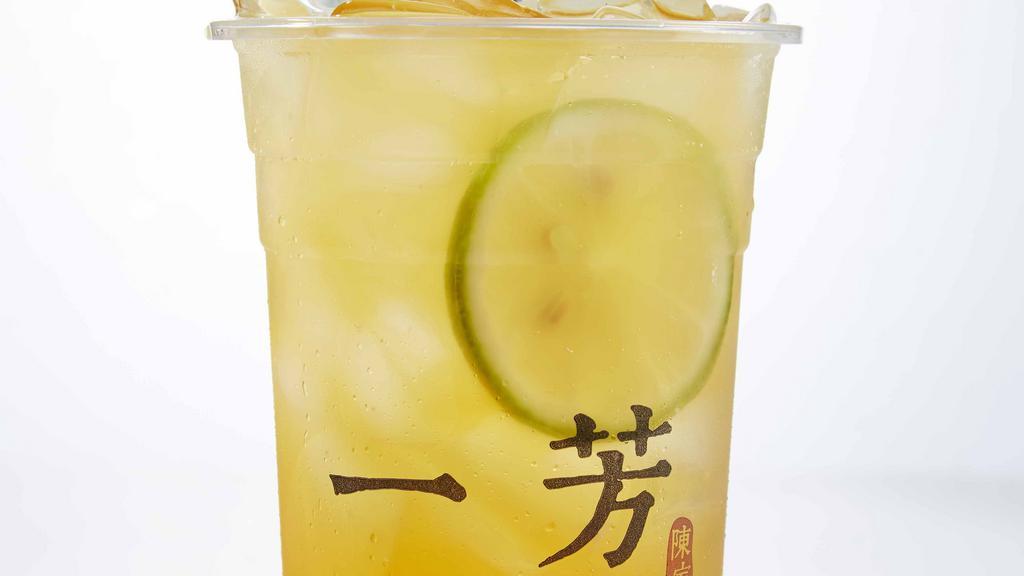 Jiuru Lemon Green Tea · Pouchong green tea mix with fresh lemon juice and lemon slice. Recommend in less ice and 80% sugar or more for the best taste.
