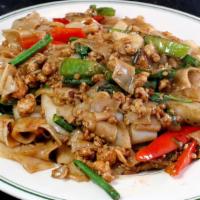 Pad Kee Mao · Stir-fried flat rice noodles and your choice of ground meat with green beans, bell peppers, ...