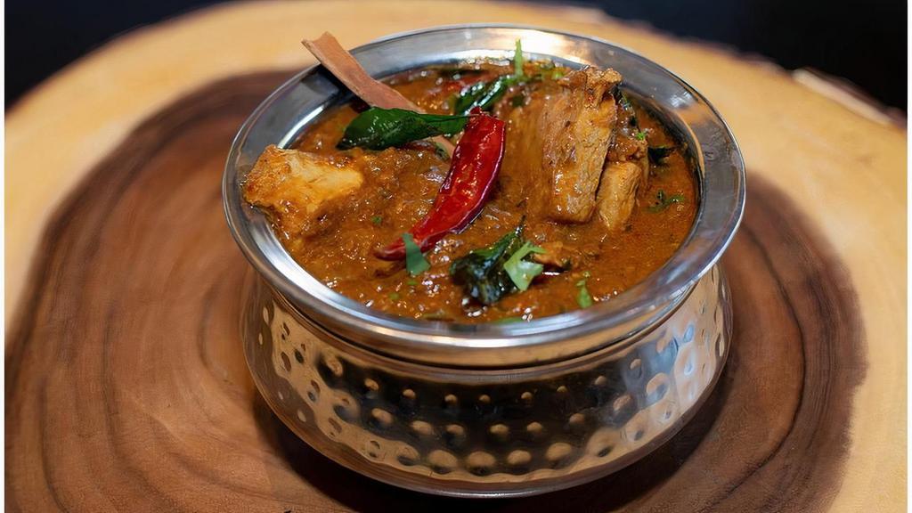 Andhra Chicken Curry - 2 Pints (32 oz) · Cubes of succulent chicken cooked in a traditional South Indian gravy with herbs and spices.