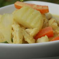 #44. Gang Ka Ree · Yellow curry with potatoes, carrot, onions and coconut milk.