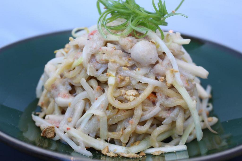 Dungeness Crab Garlic Noodle · egg noodles | yellow chives | shimeji mushrooms | bean sprouts