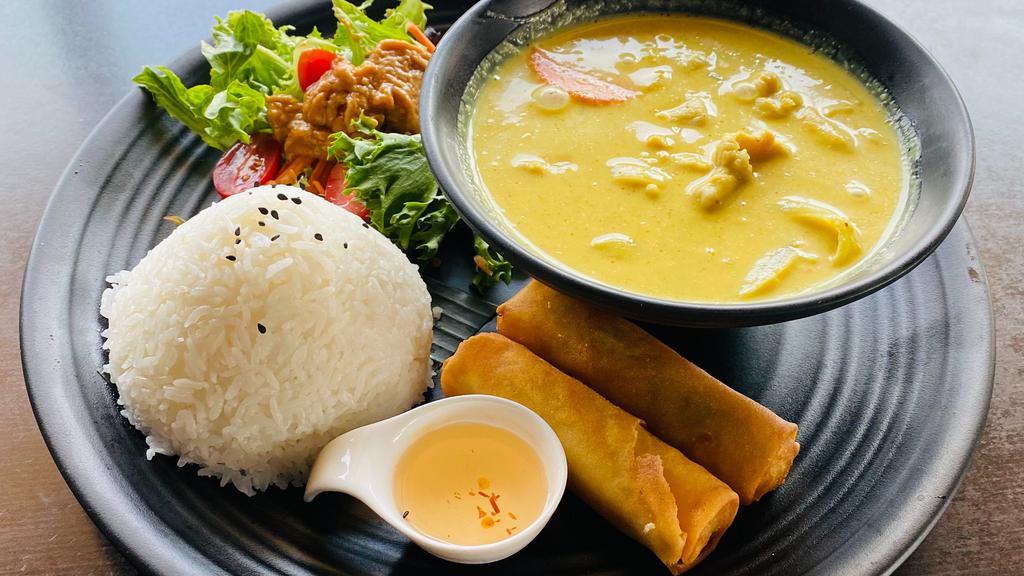Yellow Curry · Potato, carrot, onion. Choice of meat are chicken, beef, pork or tofu & vegetables. Prawns, fish or seafood for an additional charge.