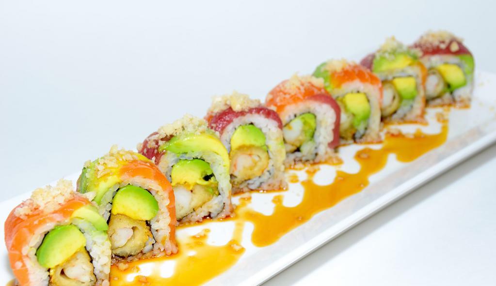 **HoneyMoon Roll · In :Shrimp tempura, avocado
Out :Tuna, salmon, avocado, macadamia nut w/sweet sauce.