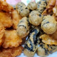 튀김 콤보 / Fried Combo (Popular with Rice cakes) · 2pcs of Fried potstickers
2pcs of Fried seaweed rolls
2pcs of Fried Shrimps

So Good with Ri...